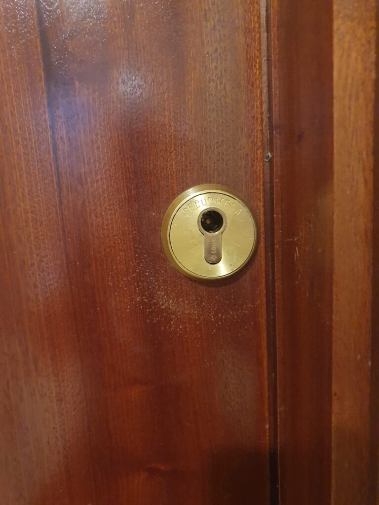 Apertura de puertas Corbera