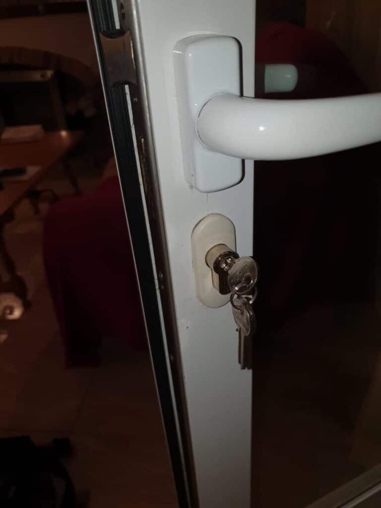 Apertura de puertas Domeno