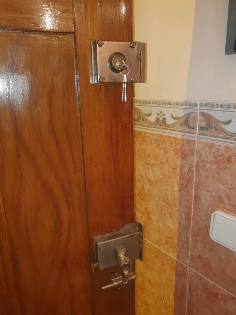 Apertura de puertas El Forn D'Alcedo