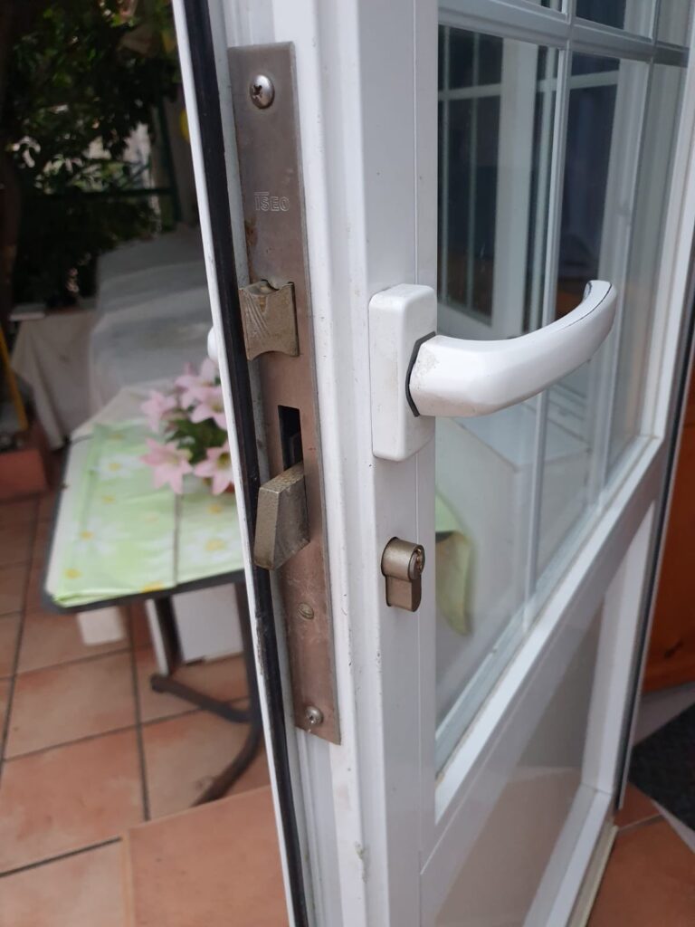 Apertura de puertas El Perello