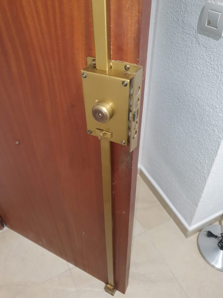 Apertura de puertas Gilet