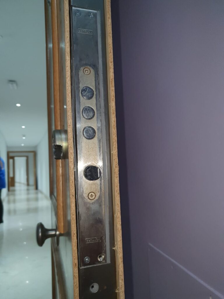 Apertura de puertas Jaume Roig