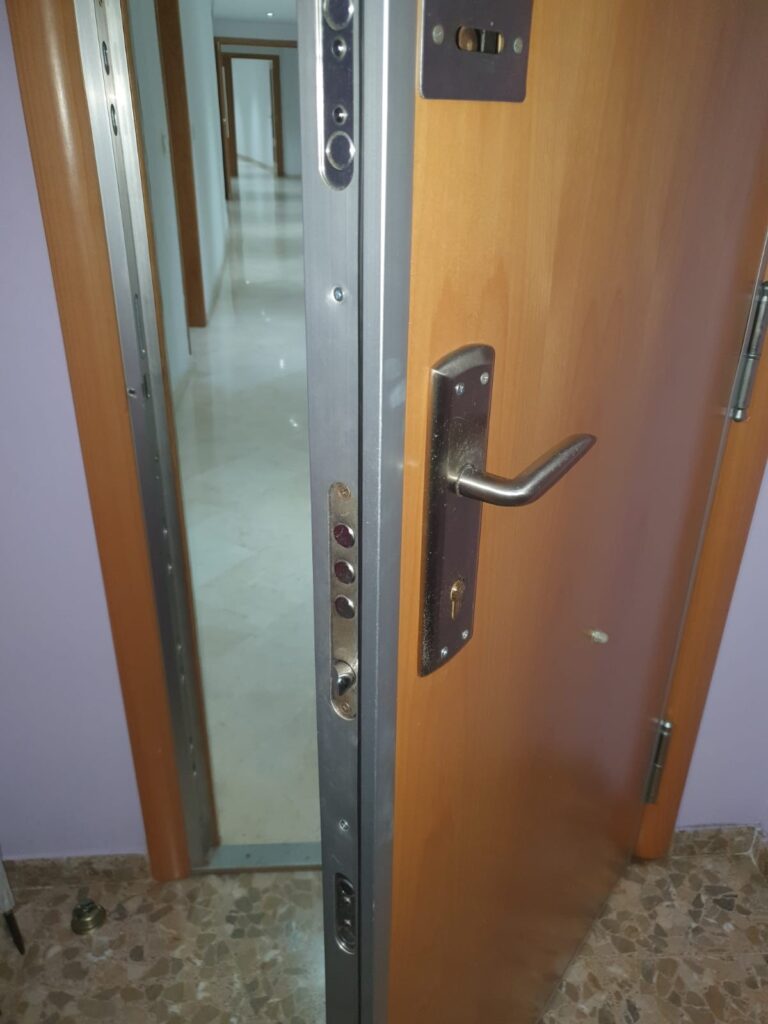 Apertura de puertas L'Amistat