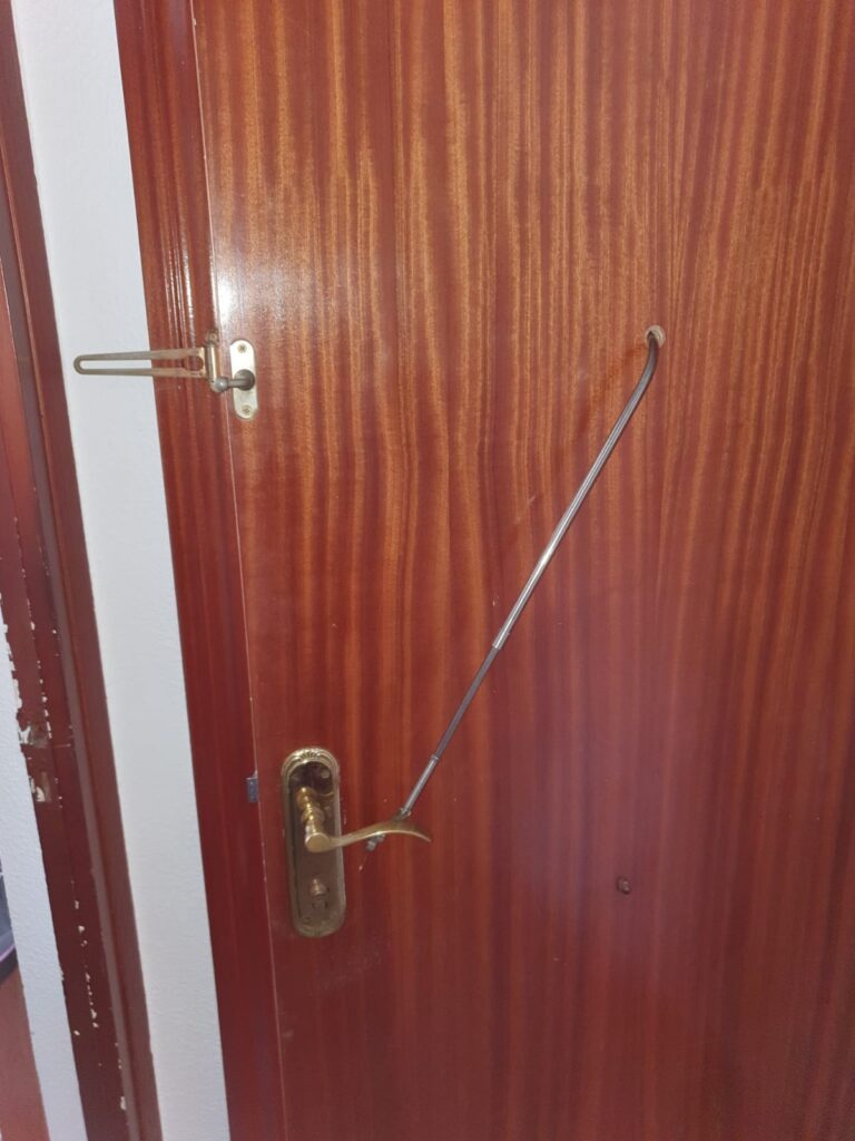 Apertura de puertas La Creu Coberta