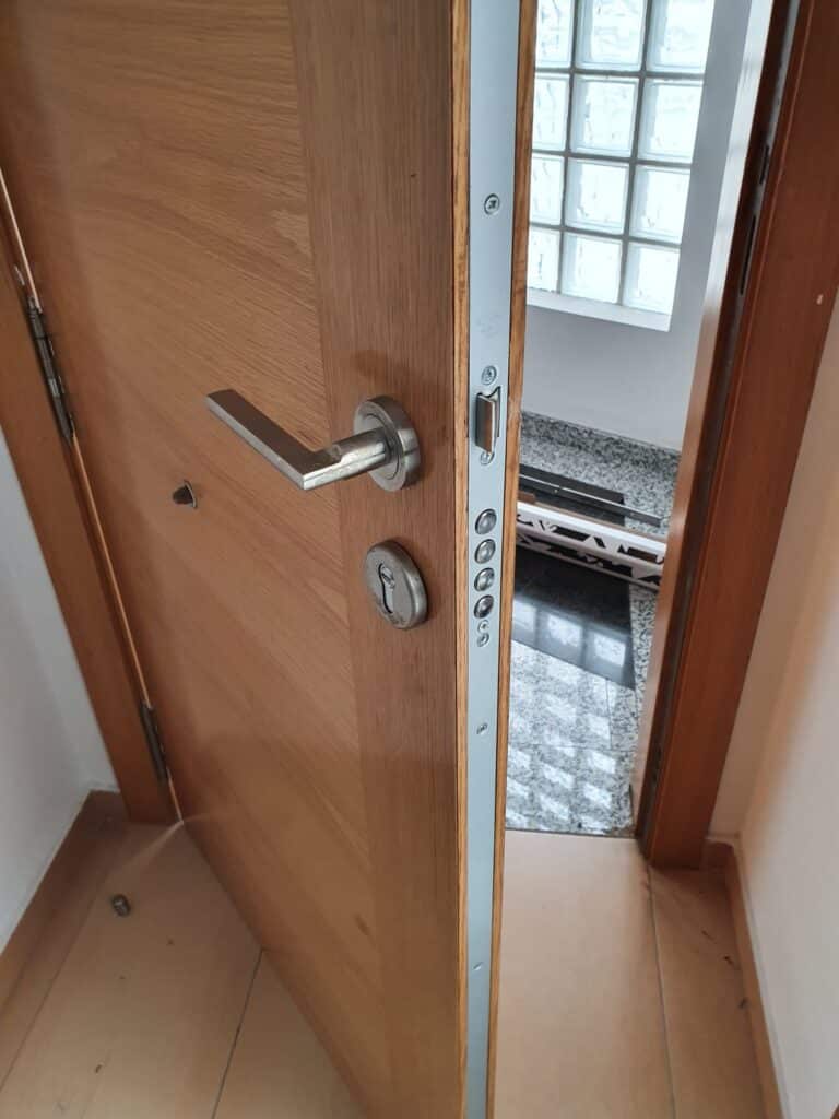 Apertura de puertas La Malla