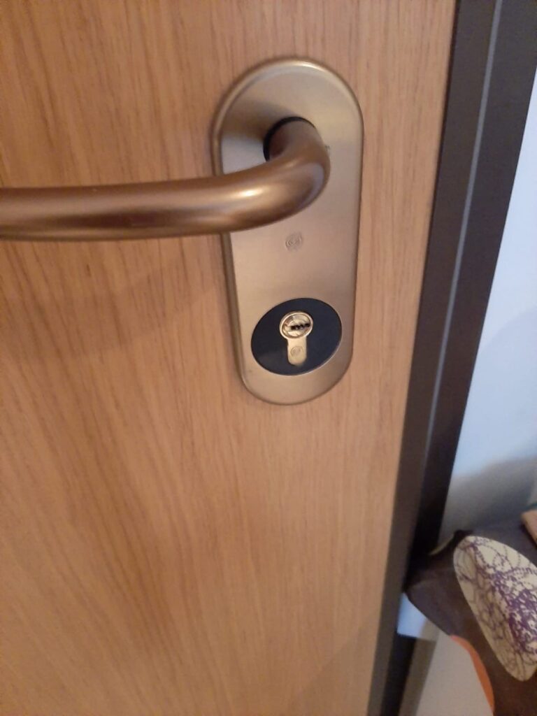 Apertura de puertas La Roqueta