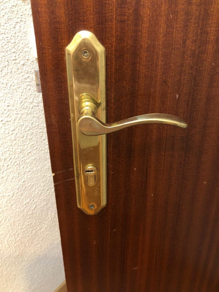 Apertura de puertas Les Tendetes