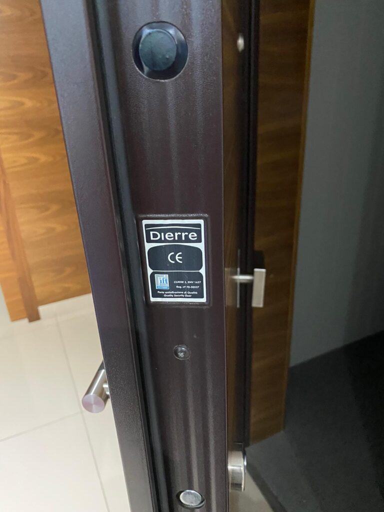 Apertura de puertas Mareny Blau