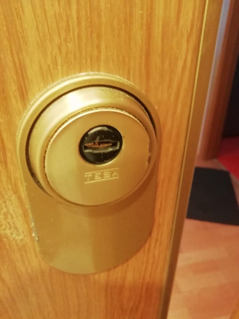 Apertura de puertas Naquera