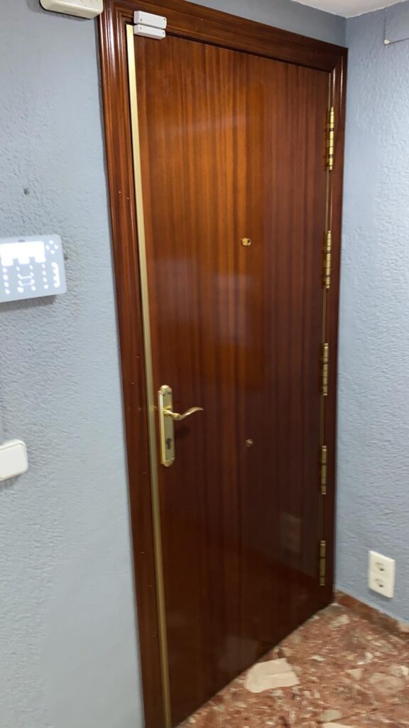 Apertura de puertas Riola
