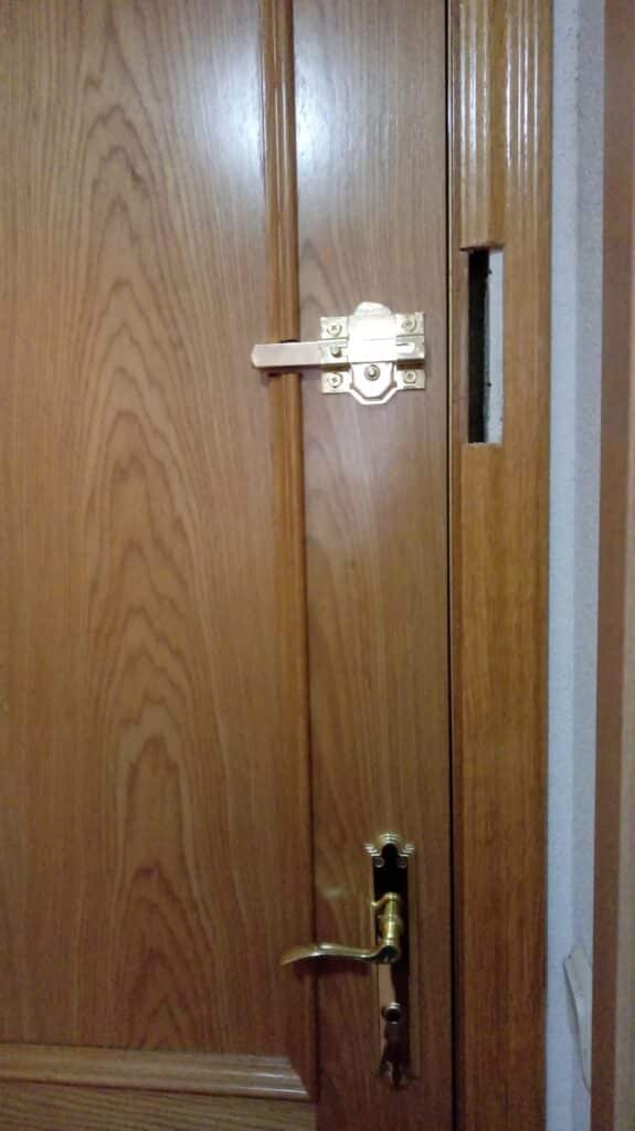 Apertura de puertas Salto de Millares