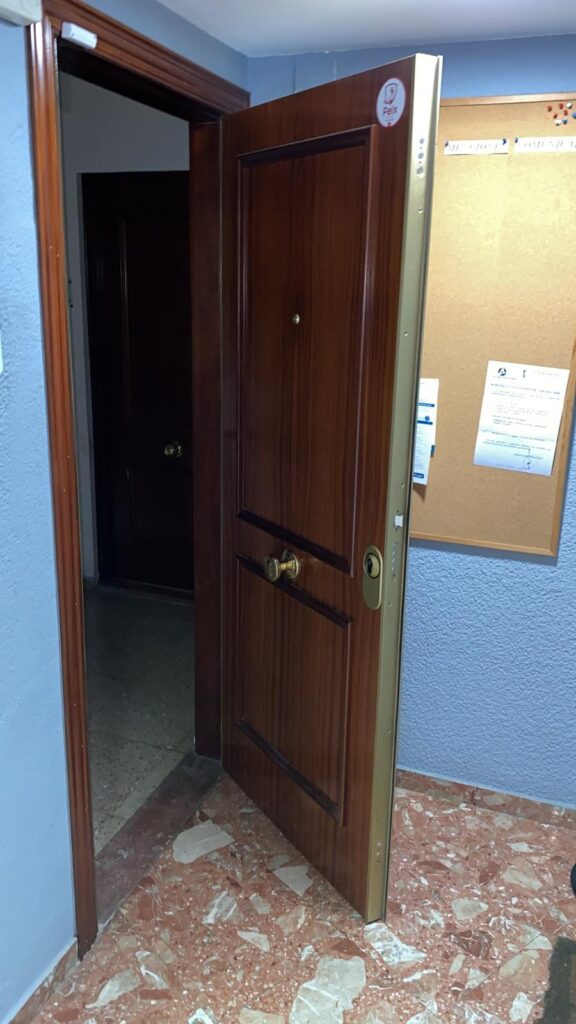 Apertura de puertas Vinalesa